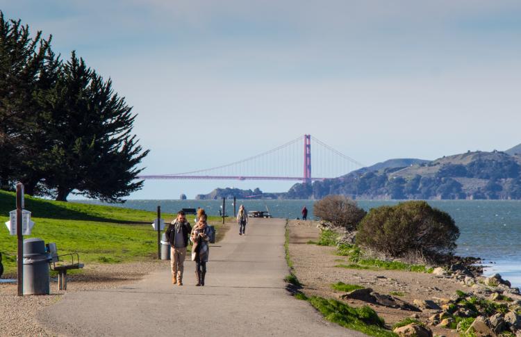 GG bridge and people